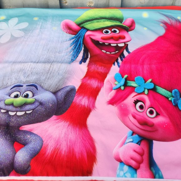 Trolls Pillowcases Set Of Two Show Me A Smile - Picture 1 of 3